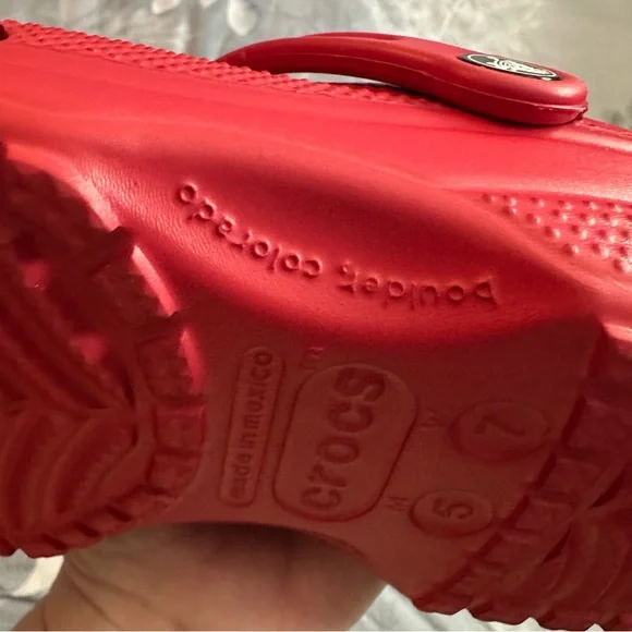 Like New CROCS Women’s Sandals - Bright Red W sz7 M sz5 - Picture 9 of 10